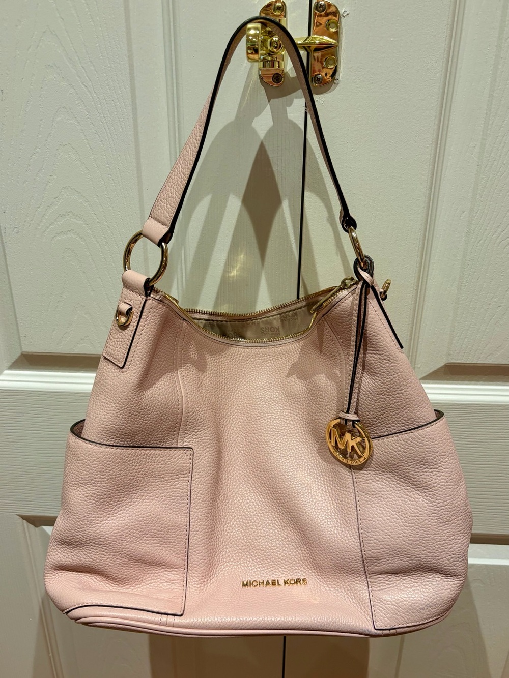 FLASH SALE 🎉MICHAEL Michael Kors Bedford Pebbled Leather Hobo Bag in soft Pink